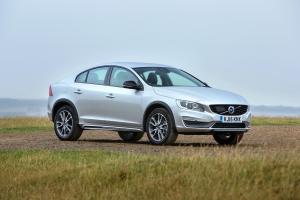Volvo S60 Cross Country 2015 года (UK)